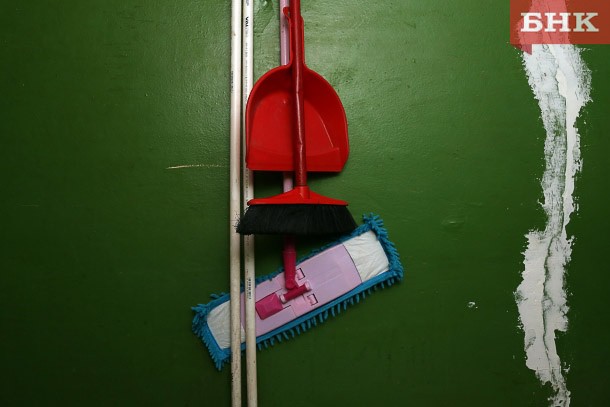 В Эжве выясняют обстоятельства нападения на уборщицу в многоэтажке