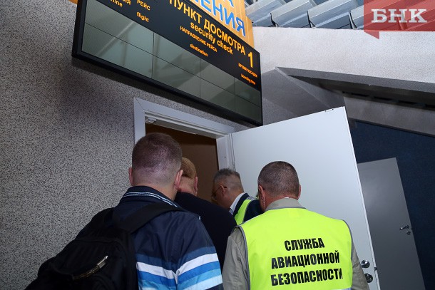 Авиарейс из Екатеринбурга в Сыктывкар задержали на девять часов