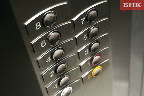 Нестандартные лифты не вошли в дверные проемы в строящейся школе в Сыктывкаре