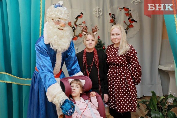 «Письма надежды»: Дед Мороз поздравил Алексию из Сыктывкара