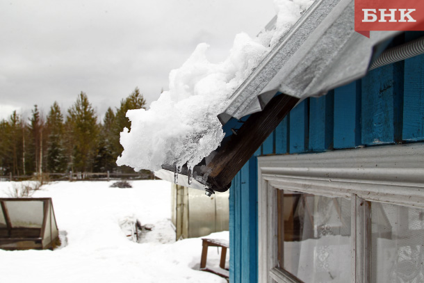 Суд обязал хозяина дома в Усть-Цильме установить снегодержатели