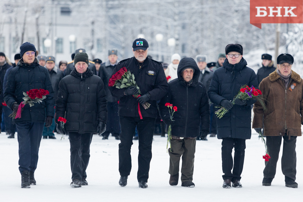 В Сыктывкаре почтили память героев Отечества