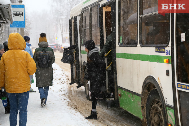 Автобусы «ночуют» на улице: сыктывкарцам назвали причины холода в общественном транспорте