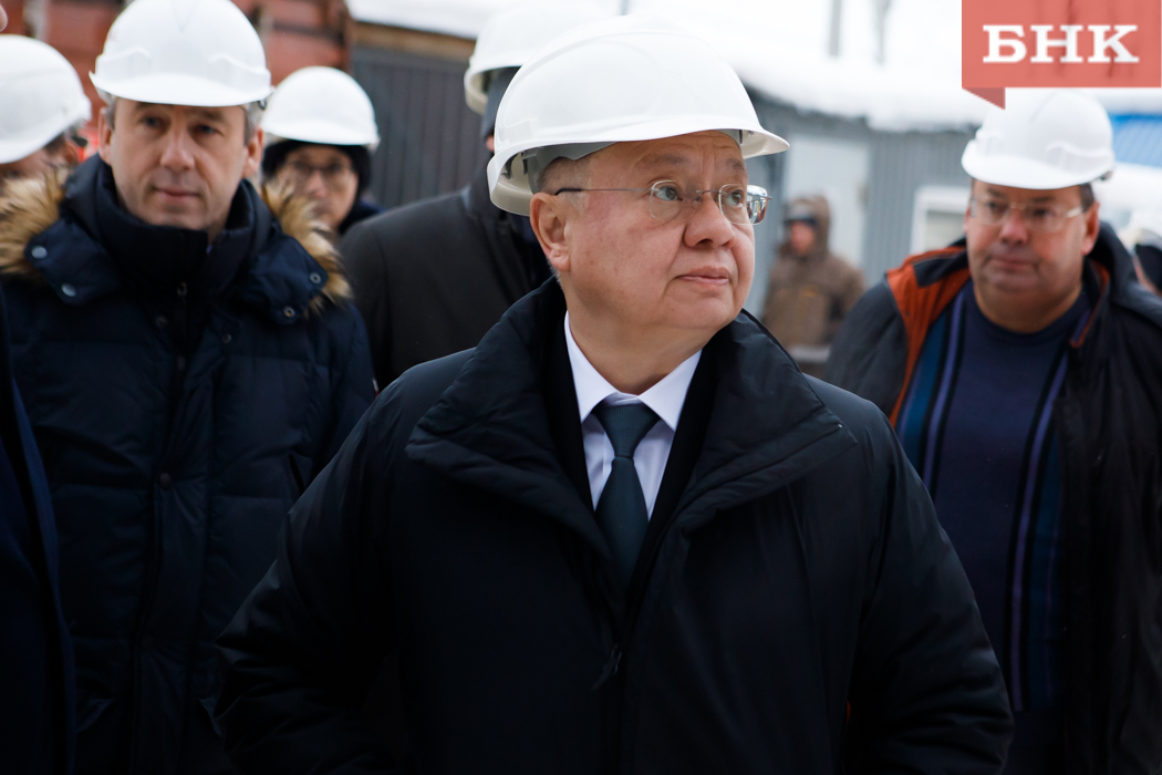 Министру строительства России в Сыктывкаре показали инфекционную больницу и новострой в Выльгорте
