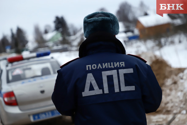 В Усть-Вымском районе водитель на иномарке протаранил дом