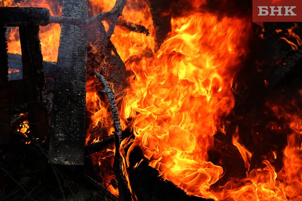 В Усинске на пожаре погиб мужчина