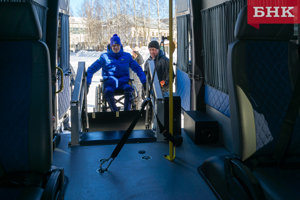 Юные спортсмены и паралимпийцы Коми получили новый транспорт для выездов на соревнования