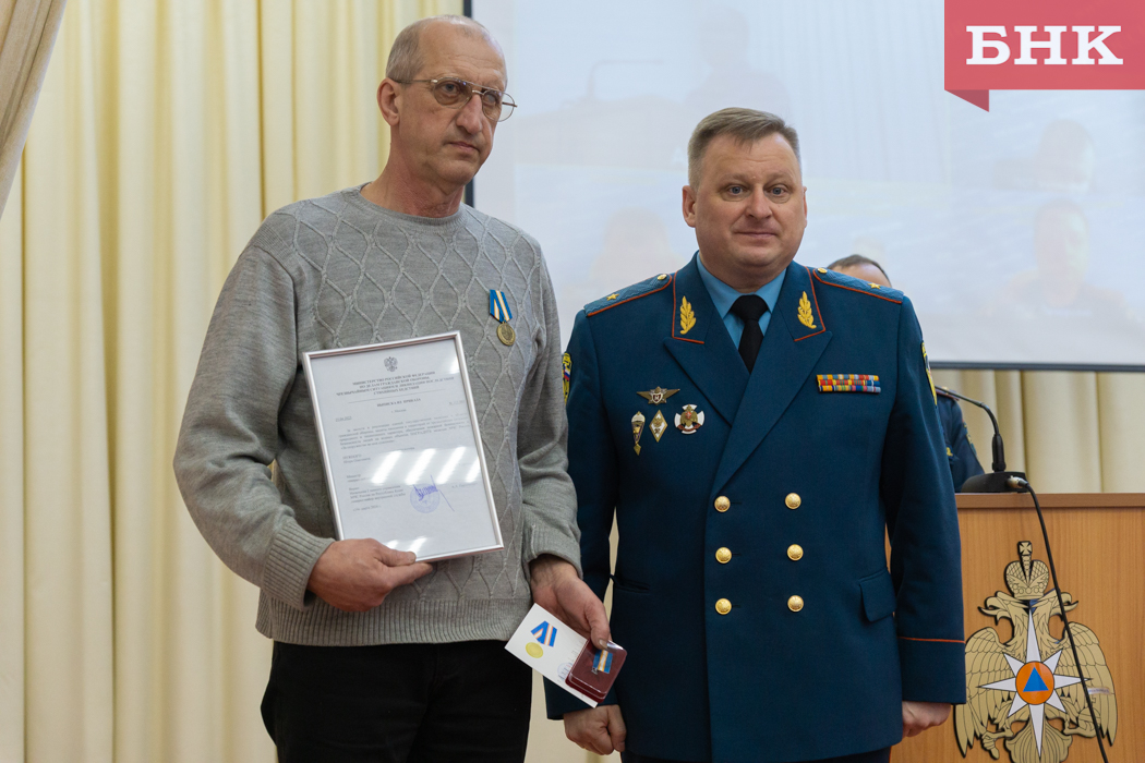 Жителю Усть-Цилемского района вручили медаль за спасение оленевода