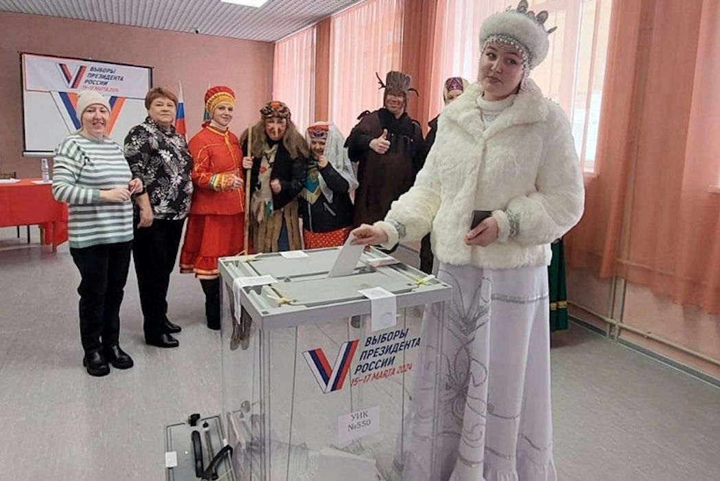 Чебурашка, Снегурочка и Баба-Яга голосовали на выборах президента России в Коми