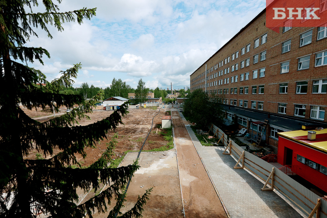 Строительство нового корпуса детской больницы в Сыктывкаре отстает от сроков на полгода