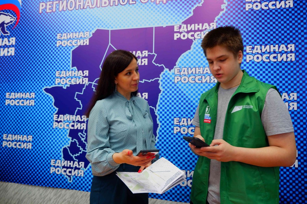 «Зеленые жилеты»: волонтеры помогают жителям республики проголосовать за городскую среду