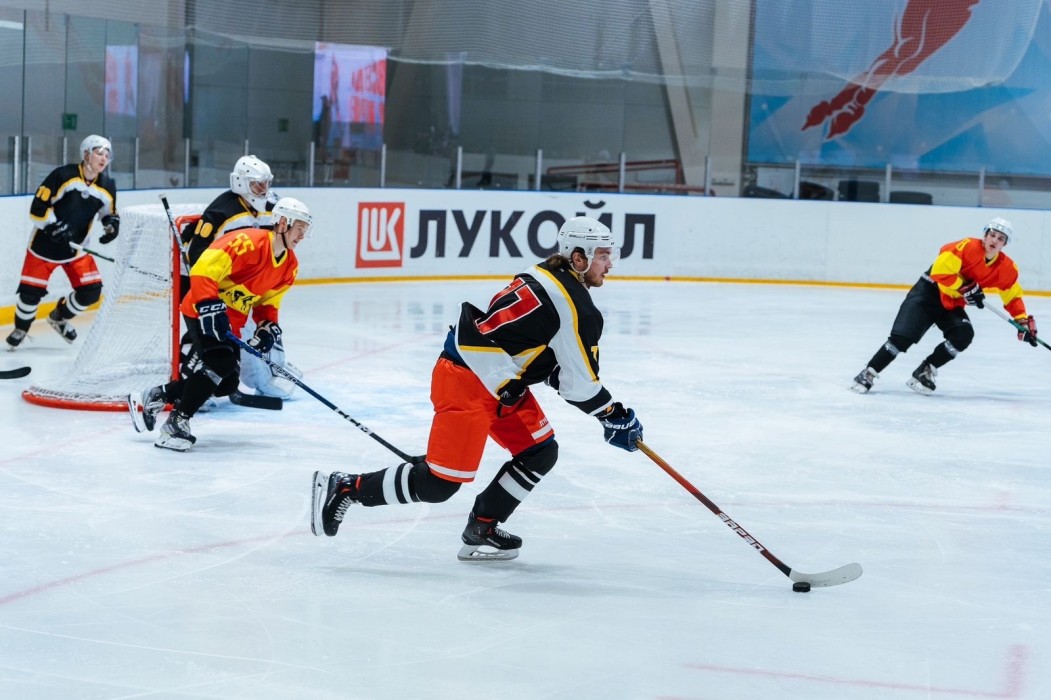 В Усинске прошли решающие игры межрегионального турнира по хоккею