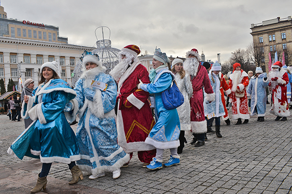 На обсуждение: «В России Снегурочка стала зарабатывать больше Деда Мороза» 