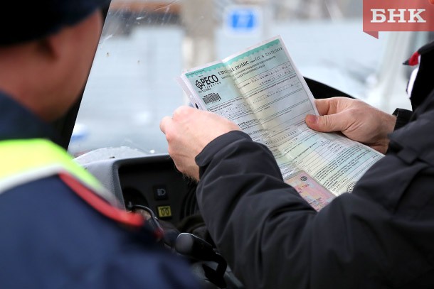 В Коми водитель из Саратовской области пытался подкупить сотрудника ГИБДД