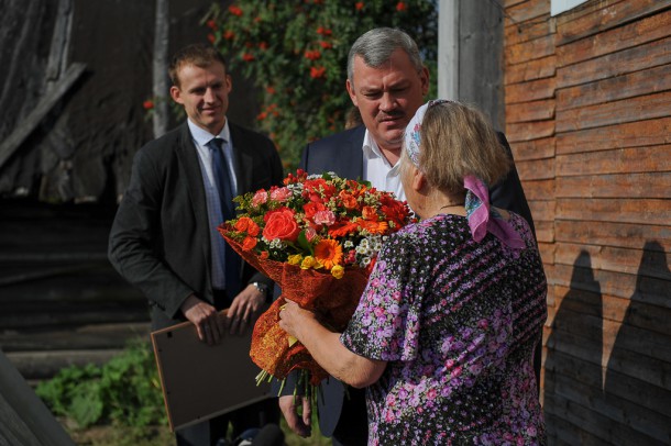 Владимир Путин поздравил с днем рождения труженика тыла Нину Калимову