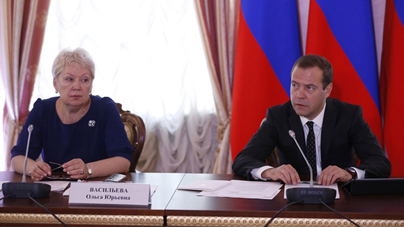 Медведев  мягко посоветовал губернаторам войти в наблюдательные советы университетов