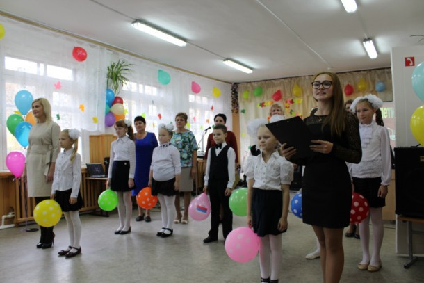 Горняки «Боксита Тимана» поздравили емвинскую школу с 75-летним юбилеем
