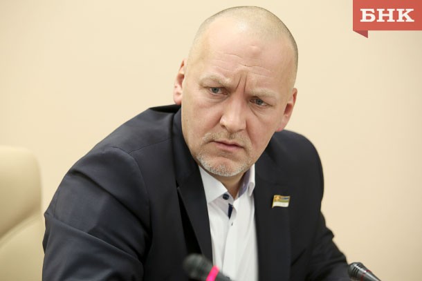 Виктор Поляхов сдает депутатский мандат «по-собственному»