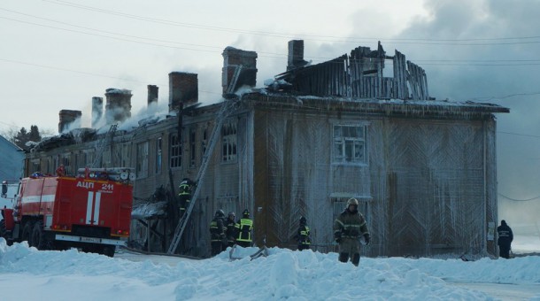 В поселке Щельяюр сгорел расселенный дом