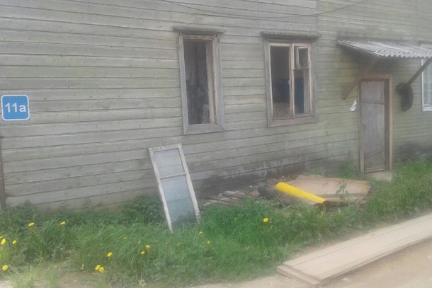 Жильцы ветхого дома в Усть-Куломе не одобрили проведение канализации