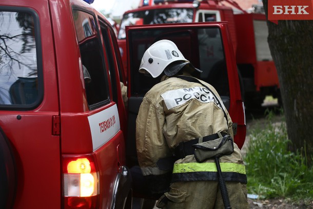 Причины пожара в здании «Воркутаугля» выясняют дознаватели